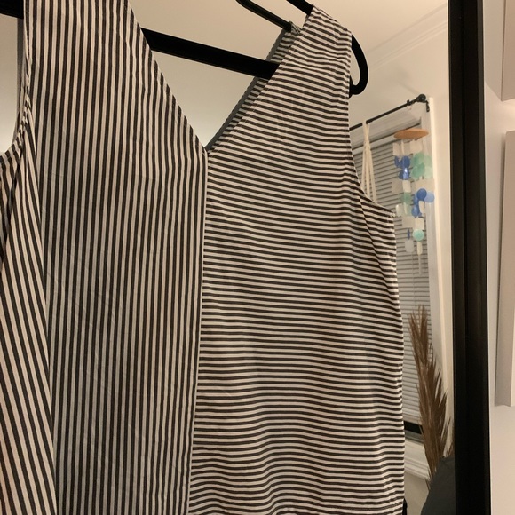 Vineyard vines tank - Picture 3 of 4